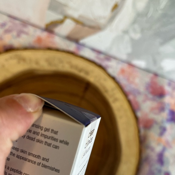 SALE -IMAGE CLEAR CELL salicylic gel cleanser- NEVER OPED - Picture 7 of 10